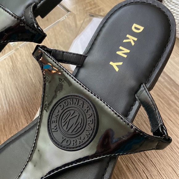 DNKY Donna Karan New York black thong summer Sandler Women’s size 6.5 M unworn - Picture 2 of 8